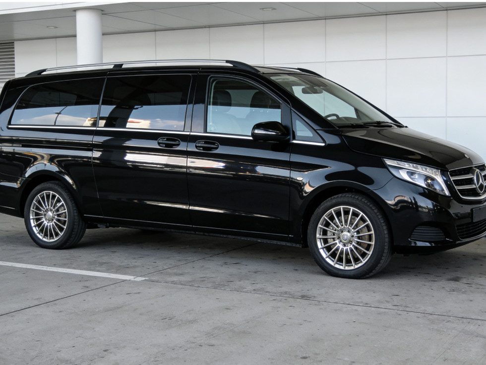 機(jī)場(chǎng)高鐵接送專用車